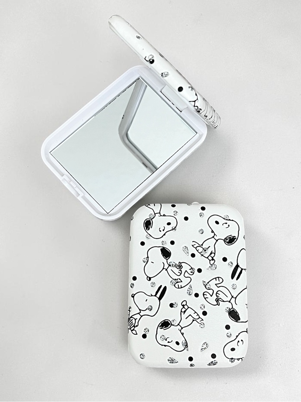Snoopy White Portable Compact Mirror